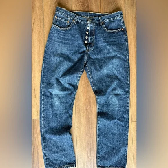 Levis 501 Premium Jeans Womens 33x29 Medium Wash Original Fit Button Fly 'Big E' - Picture 1 of 12